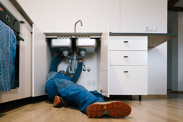 Professional Emergency Plumber technician working in Parksville, KY